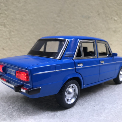 Mô hình xe cổ LADA 2106 tỷ lệ 1:24