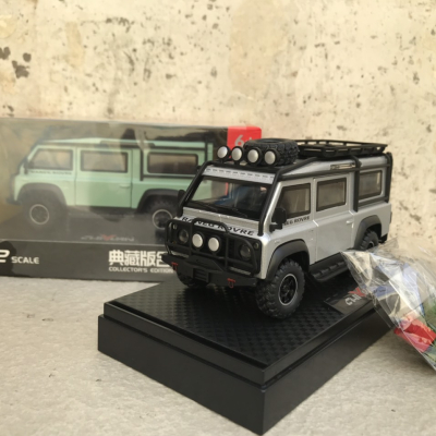 ​Mô hình xe cổ land Rover Defender Van  tỷ lệ 1:32