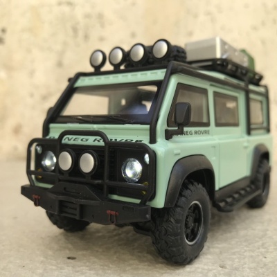 ​Mô hình xe cổ land Rover Defender Van  tỷ lệ 1:32
