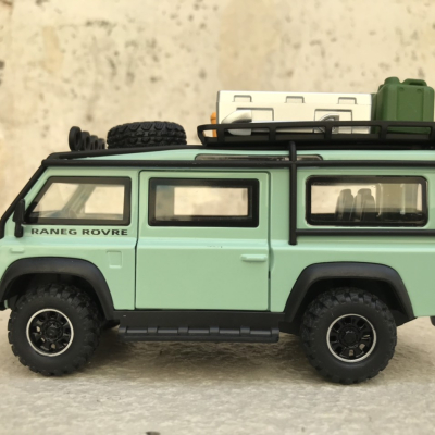 ​Mô hình xe cổ land Rover Defender Van  tỷ lệ 1:32