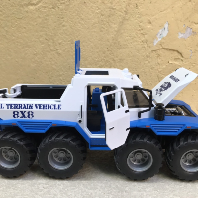 Mô hình xe Địa hình Shaman 8x8 tỷ lệ 1:24
