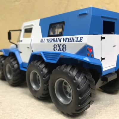 Mô hình xe Địa hình Shaman 8x8 tỷ lệ 1:24