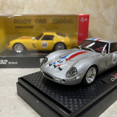 ​Mô hình xe Ferrari 250 GTO tỷ lệ 1:32