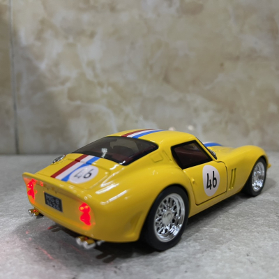​Mô hình xe Ferrari 250 GTO tỷ lệ 1:32