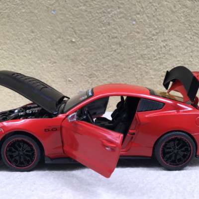 Mô hình xe Ford Mustang GT500 tỷ lệ 1:24