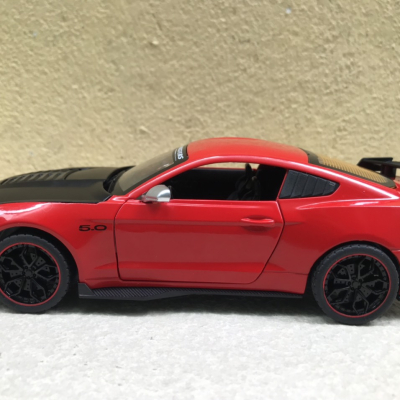 Mô hình xe Ford Mustang GT500 tỷ lệ 1:24