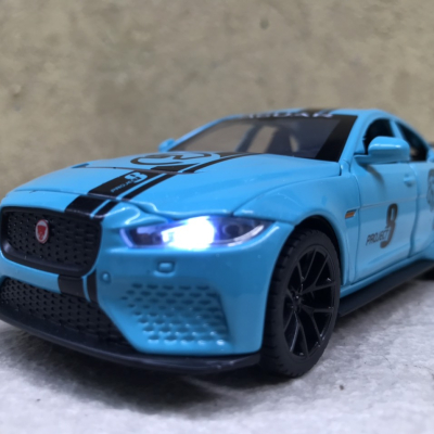 Mô hình xe JAGUAR XE SV project 8 tỷ lệ 1:32