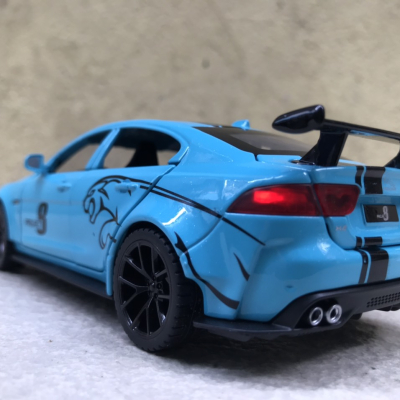Mô hình xe JAGUAR XE SV project 8 tỷ lệ 1:32
