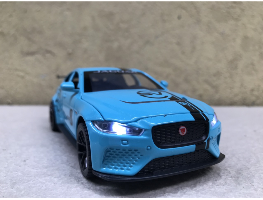 Mô hình xe JAGUAR XE SV project 8 tỷ lệ 1:32 Mô hình xe JAGUAR XE SV project 8 tỷ lệ 1:32
