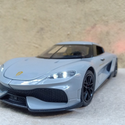Mô hình xe Koenigsegg Gemera  tỷ lệ 1:24
