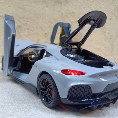 Mô hình xe Koenigsegg Gemera  tỷ lệ 1:24