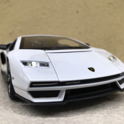 Mô hình xe Lamborghini Countach LPi 800-4 tỷ lệ 1:24
