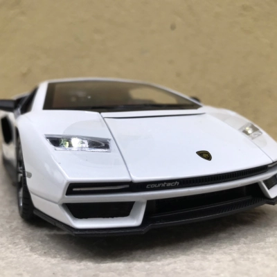 Mô hình xe Lamborghini Countach LPi 800-4 tỷ lệ 1:24