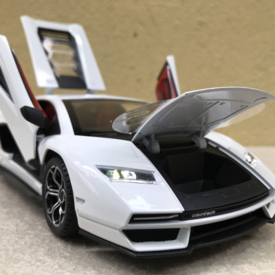 Mô hình xe Lamborghini Countach LPi 800-4 tỷ lệ 1:24