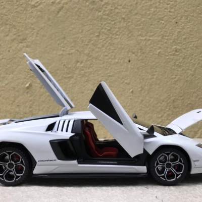 Mô hình xe Lamborghini Countach LPi 800-4 tỷ lệ 1:24