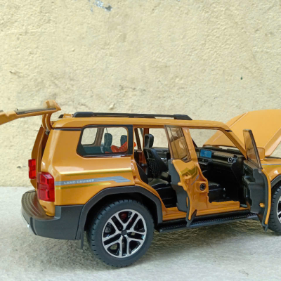 Mô hình xe land Cruiser PRADO LC250 2025 tỷ lệ 1:24