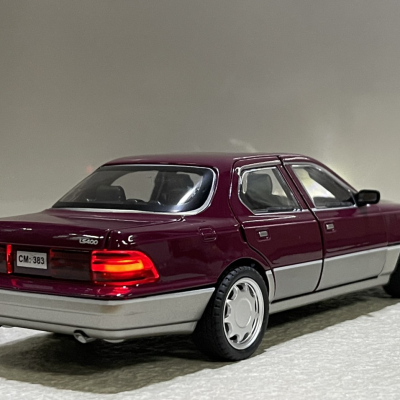 ​Mô hình xe LEXUS LS400 tỷ lệ 1:24