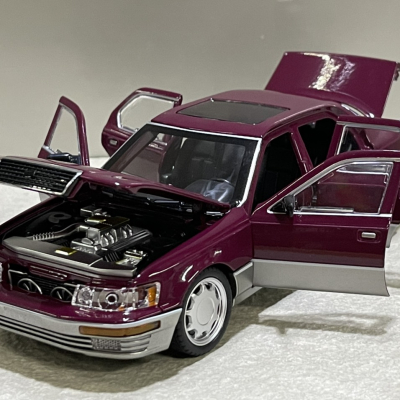 ​Mô hình xe LEXUS LS400 tỷ lệ 1:24