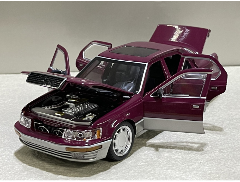 ​Mô hình xe LEXUS LS400 tỷ lệ 1:24
