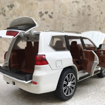 Mô hình xe LEXUS LX570 2022  tỷ lệ 1:24