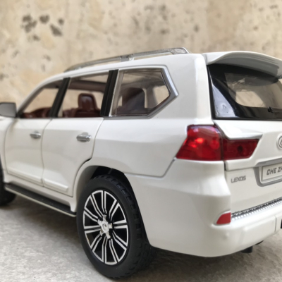 Mô hình xe LEXUS LX570 2022  tỷ lệ 1:24