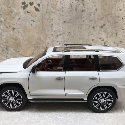 Mô hình xe LEXUS LX570 2022  tỷ lệ 1:24