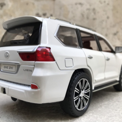 Mô hình xe LEXUS LX570 2022  tỷ lệ 1:24