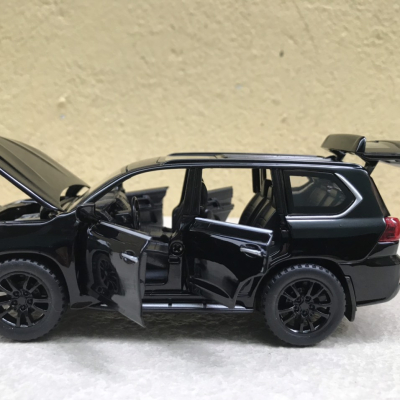 Mô hình xe LEXUS LX570 2022  tỷ lệ 1:32