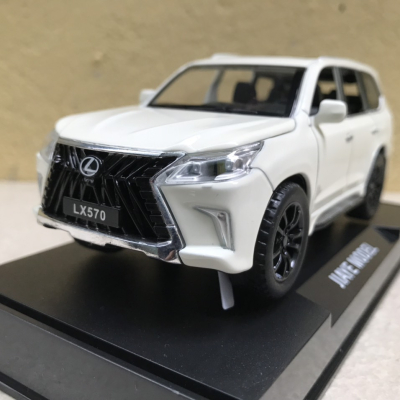 Mô hình xe LEXUS LX570 2022  tỷ lệ 1:32