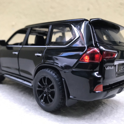Mô hình xe LEXUS LX570 2022  tỷ lệ 1:32