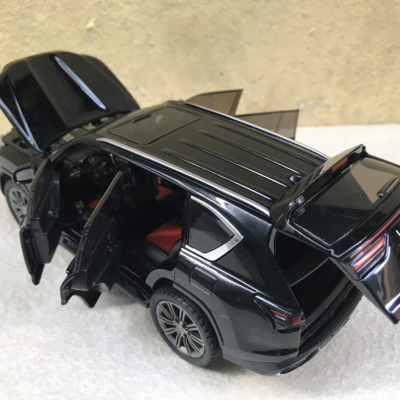 Mô hình xe LEXUS LX600 2024 tỷ lệ 1:24