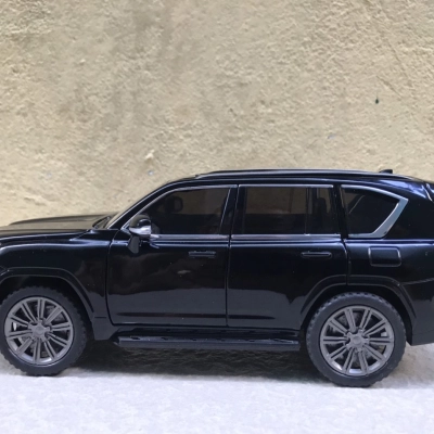 Mô hình xe LEXUS LX600 2024 tỷ lệ 1:24