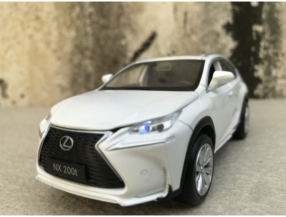 Mô hình xe LEXUS NX200T tỷ lệ 1:32 Mô hình xe LEXUS NX200T tỷ lệ 1:32