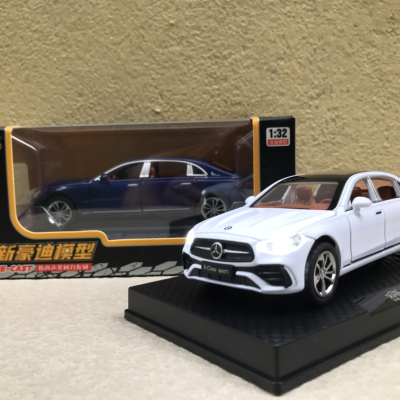 Mô hình xe Mercedes-Benz E300 2024 tỷ lệ 1:32
