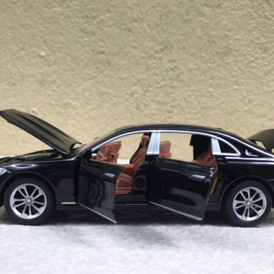 Mô hình xe Mercedes-Benz E300 2024 tỷ lệ 1:32