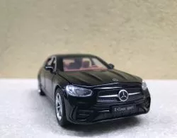 ​Mô hình xe Mercedes-Benz E300 2024 tỷ lệ 1:32