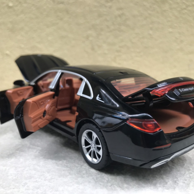 Mô hình xe Mercedes-Benz E300 2024 tỷ lệ 1:32
