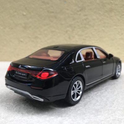 Mô hình xe Mercedes-Benz E300 2024 tỷ lệ 1:32