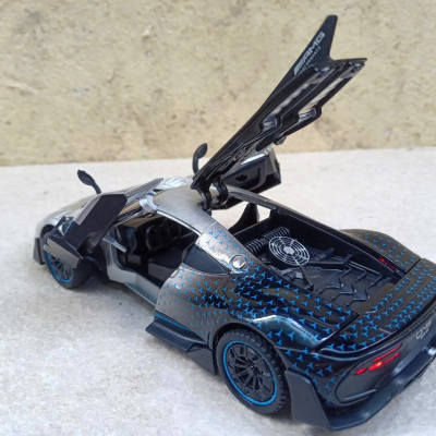 ​Mô hình xe Mercedes-Benz One  tỷ lệ 1:32