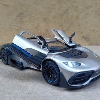 ​Mô hình xe Mercedes-Benz One  tỷ lệ 1:32