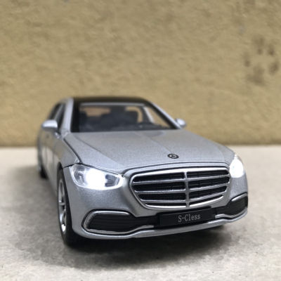 Mô hình xe Mercedes-Benz S400L 2024 tỷ lệ 1:32
