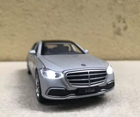 Mô hình xe Mercedes-Benz S400L 2024 tỷ lệ 1:32