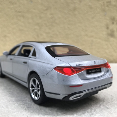 Mô hình xe Mercedes-Benz S400L 2024 tỷ lệ 1:32
