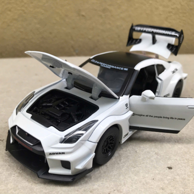 Mô hình xe NISSAN GTR CSR2 tỷ lệt 1:32