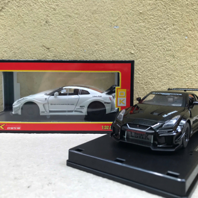 Mô hình xe NISSAN GTR CSR2 tỷ lệt 1:32