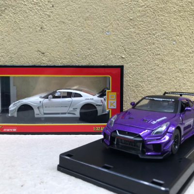 Mô hình xe NISSAN GTR CSR2 tỷ lệt 1:32