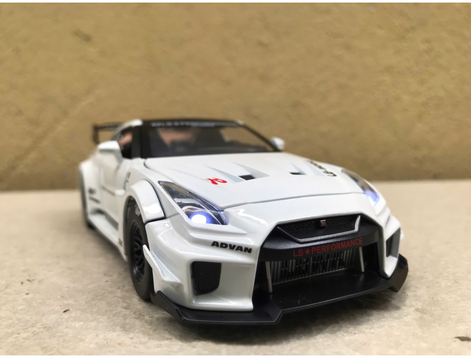 Mô hình xe NISSAN GTR CSR2 tỷ lệt 1:32 Mô hình xe NISSAN GTR CSR2 tỷ lệt 1:32