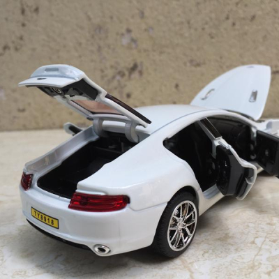 Mô hình xe Ô TÔ Aston martin sedan tỷ lệ 1:32