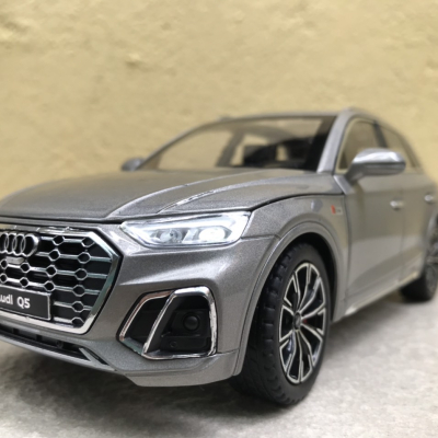 Mô hình xe ô tô  AUDI Q5 2022  tỷ lệ 1:24