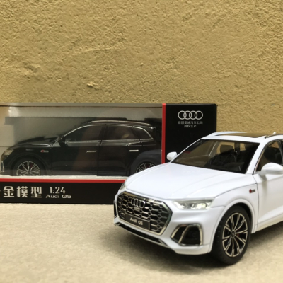 Mô hình xe ô tô  AUDI Q5 2022  tỷ lệ 1:24